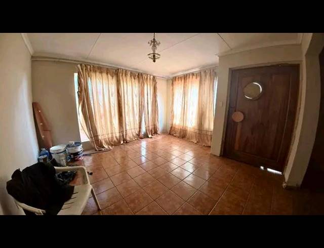 3 BEDROOM HOUSE FOR SALE IN MOFOLO SOUTH